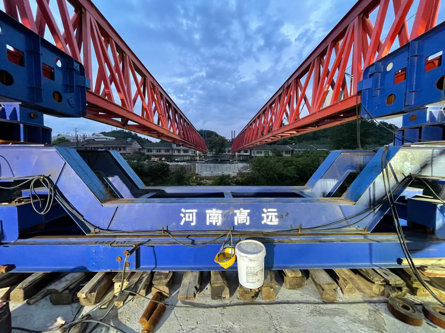 架橋機過孔時怎么才能保證安全性？