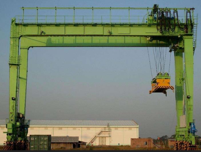 軌道式集裝箱門(mén)式起重機(jī)改造后有哪些優(yōu)勢(shì)