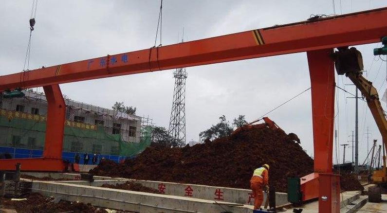 MDG單梁龍門吊由兩種驅(qū)動方式，手柄遙控機有幾根線，都有什么用？